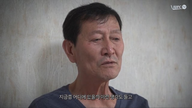 구단이 제작한 RE:United 캠페인 세미 다큐멘터리 장면 캡쳐본. 다큐멘터리에서는 36년 전 인천 계양구에서 최재명 군을 잃어버린 아버지 최복규 님 가족의 사연을 담았다.