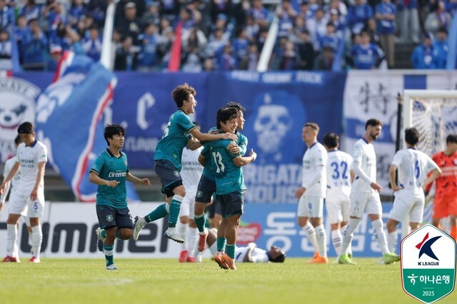 [오피셜] 韓축구 2부팀, 신선하게 '작심'했다... 안산, 업계 1위 '작심스... - 뉴스 썸네일 이미지