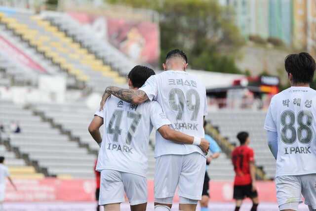 [BE.현장] 3년 만에 5연승 폭발+조성환 감독 부임 후 최다 연승…부산, 경남 2-1로 잡고 K리그2 선두 도약 - Best Eleven