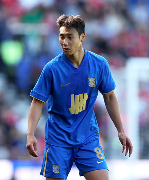 "세련되고도 침착했어... 퀄리티 있는 MF"... 버밍엄 지역지의 극찬! 英... - 뉴스 썸네일 이미지